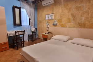 CENTRO STORICO - Pressi Corso Italia - N2 monocali