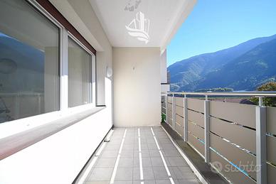 luminoso monolocale con balcone a Plaus