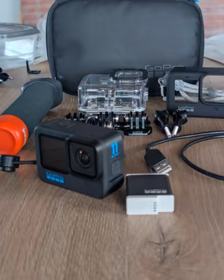 GoPro Hero 11 + accessori, come nuova