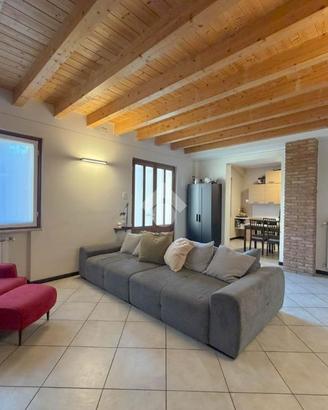 CASA DI CORTE A PADENGHE SUL GARDA