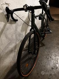 Bicicletta Triban Gravel