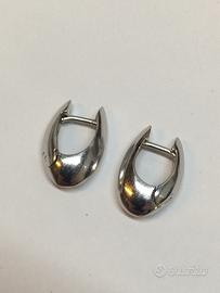 Coppia di orecchini in oro bianco 750