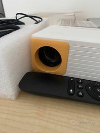 Mini proiettore compatto con telecomando