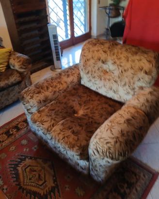 Divano letto e 2 poltrone