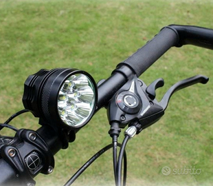 Potente faro anteriore da bici