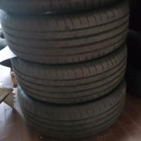 Pneumatici nuovi 