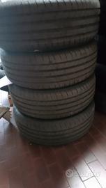 Pneumatici nuovi 
