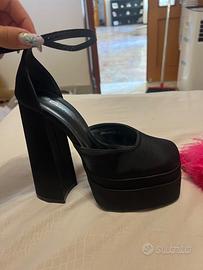 Tacchi modello Versace