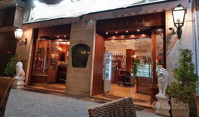 Fuorigrotta, ceditura storico bar, Viale Augusto