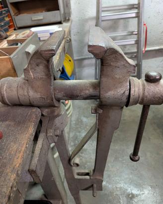 Antica morsa da fabbro falegname funzionante