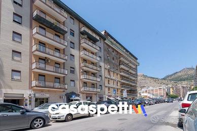 Appartamento di 140 m² con 4 locali a Palermo