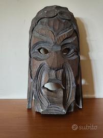 maschera decorativa intagliata a mano