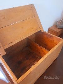 Antica cassetta per gli attrezzi in legno