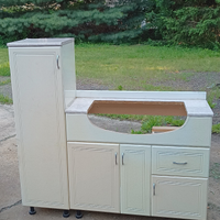 Mobile bagno con lavabo e specchio