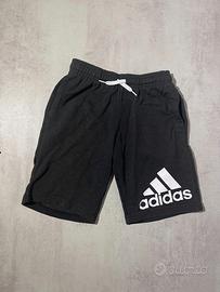 Pantaloncini Shorts Adidas Neri con Maxi Logo