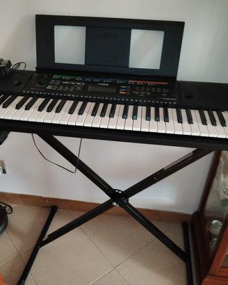 Pianola Yamaha con accessori