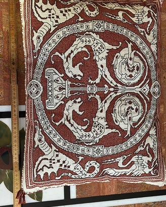 Cuscini ricamati a mano