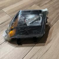 Faro anteriore auto (Nissan)