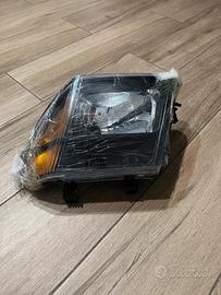 Faro anteriore auto (Nissan)