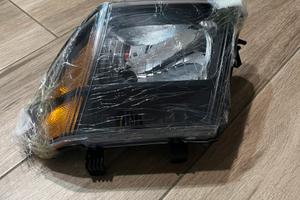 Faro anteriore auto (Nissan)