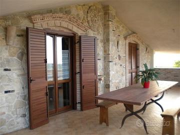 Casa vacanza incastonata tra mare e monti