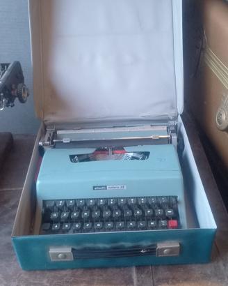 Macchina da scrivere Olivetti lettera 32 vintage