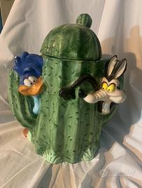 Willy Coyote 1993 Warner Bros. Box  biscotti