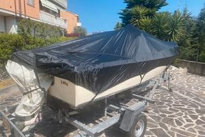 Tutto in blocco: barca-motore-carrello.