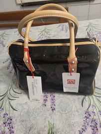 Borsa bracciali nera con manici beigie