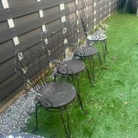 Tavolo e sedie giardino
