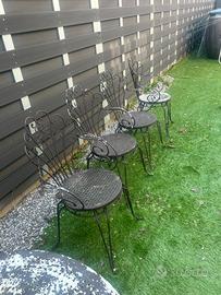 Tavolo e sedie giardino