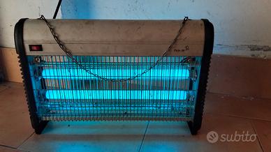 Lampada attira insetti 