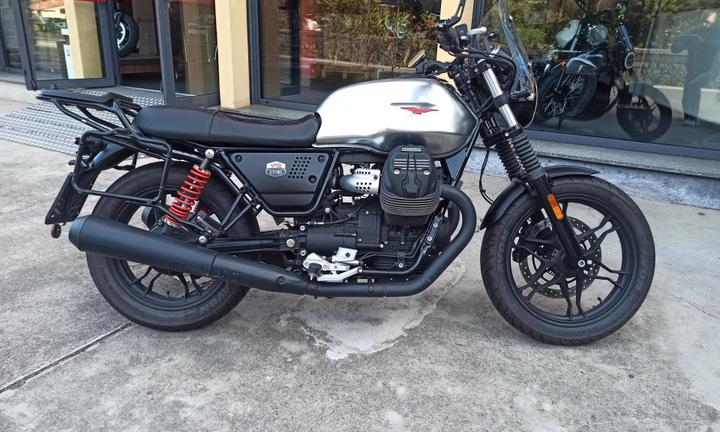 Moto Guzzi V7 III STONE S
