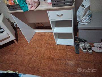 Frigorifero e mobile e letto