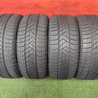 215 45 17 Gomme Invernali 95% Pirelli 215 45R17