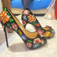 tacchi loubotin fiorate o nere laccate 39