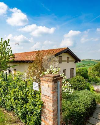 VILLA SINGOLA A MONTEMAGNO