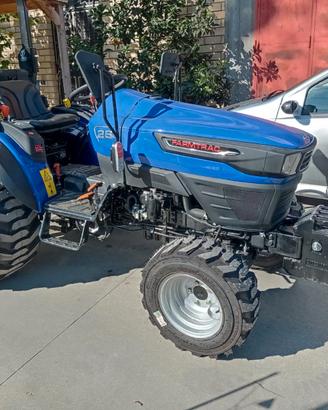Trattore agricolo 4x4  26 CV  Farmtrac 
