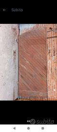 Portone e portoncino di legno