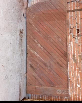 Portone e portoncino di legno