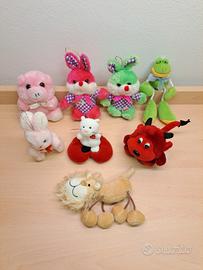 Peluches vari medio-piccoli e piccoli