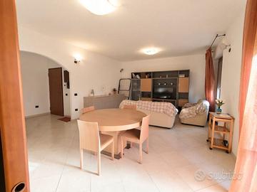 Ampio quadrivano arredato con cucina abitabile