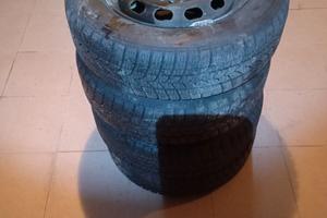 Pneumatici invernali con cerchioni