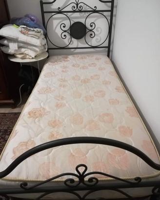 letto  singolo in ferro battuto