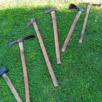 Set asce ,picconi e altri attrezzi