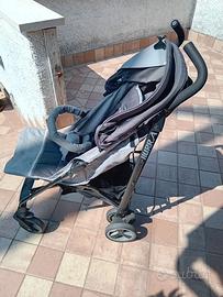 passeggino con capottino in plastica