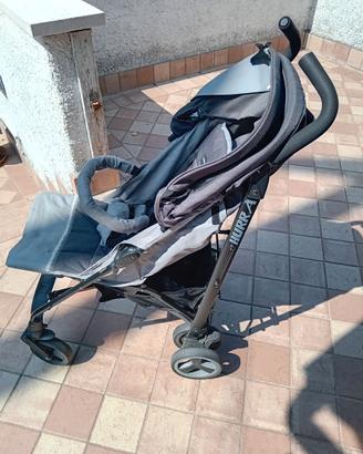 passeggino con capottino in plastica