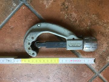 RIDGID 32870 Tagliatubi a 4 rotelle per impieghi pesanti modello 42-A