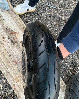 Gomma MetzellerM7 e Cerchio Honda Hornet ANTERIORE