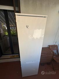 Frigorifero Hotpoint Ariston con congelatore